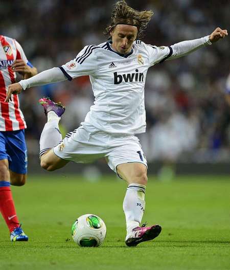 哥们这是中锋该有的？奎因闲庭信步运球走到篮下拉杆命中