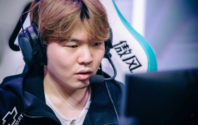 凯恩本赛季助攻达到10次，近5个赛季4次助攻上双.