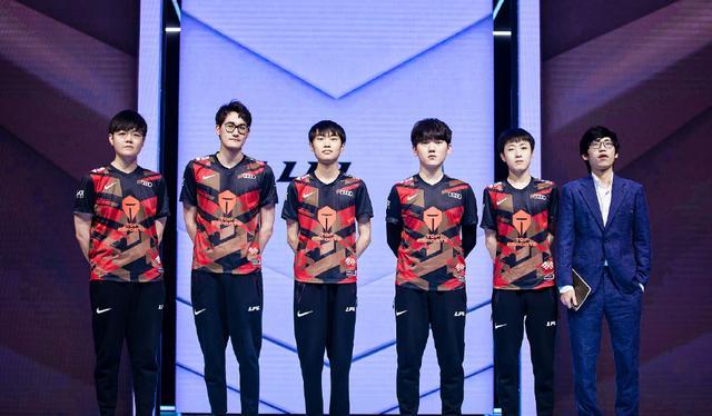 的中后卫组 的中后卫组